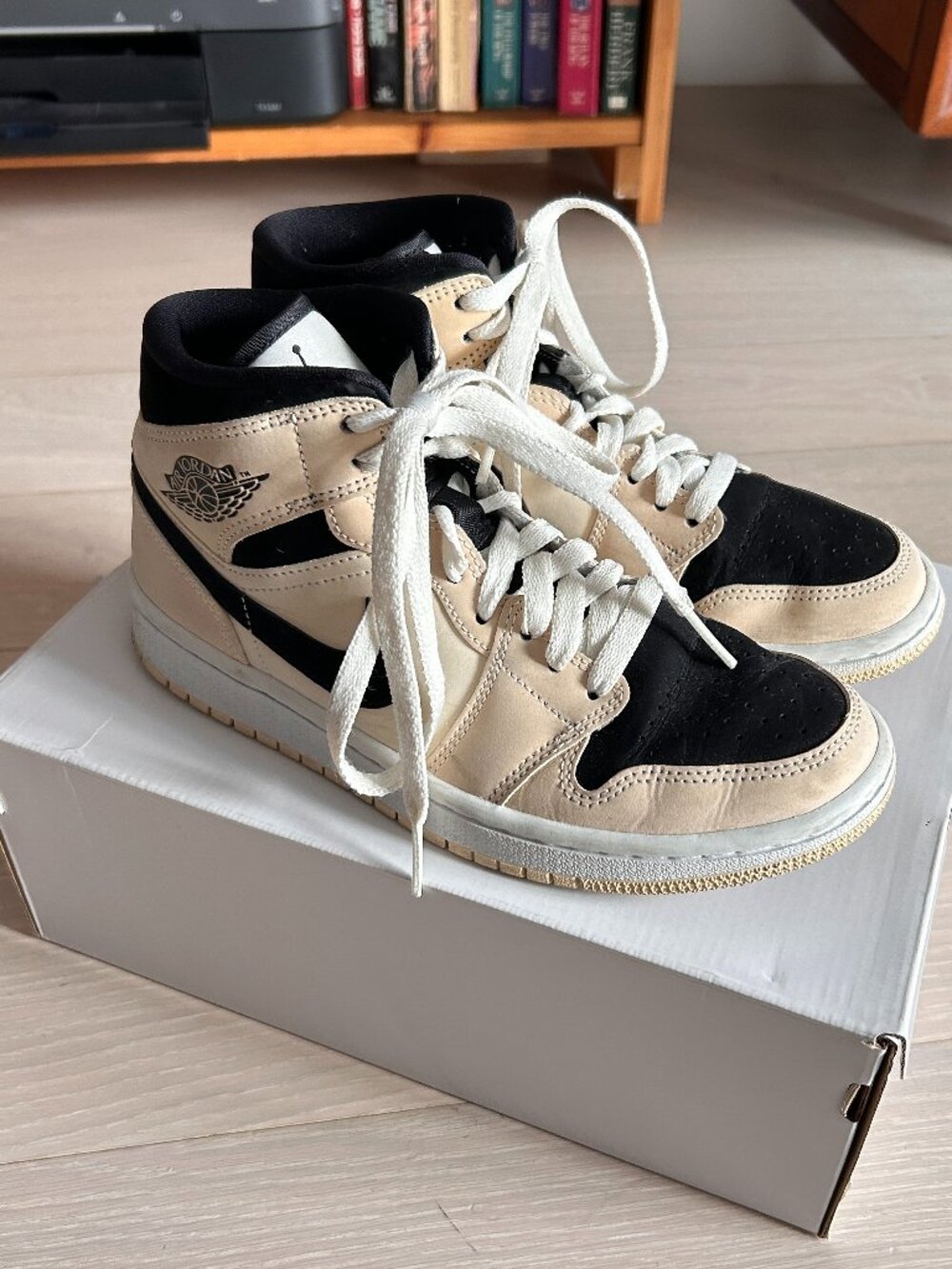 AIR JORDAN 1 MID 'BARELY ORANGE' – SIZE US 7 W